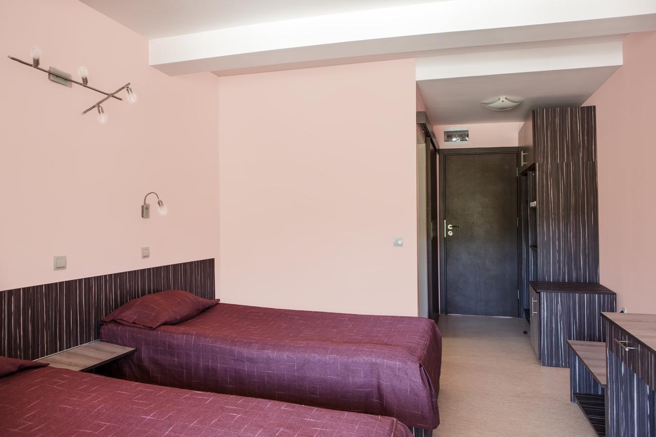 Family Hotel Kipra Экстерьер фото