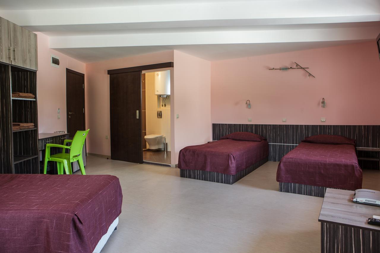 Family Hotel Kipra Экстерьер фото