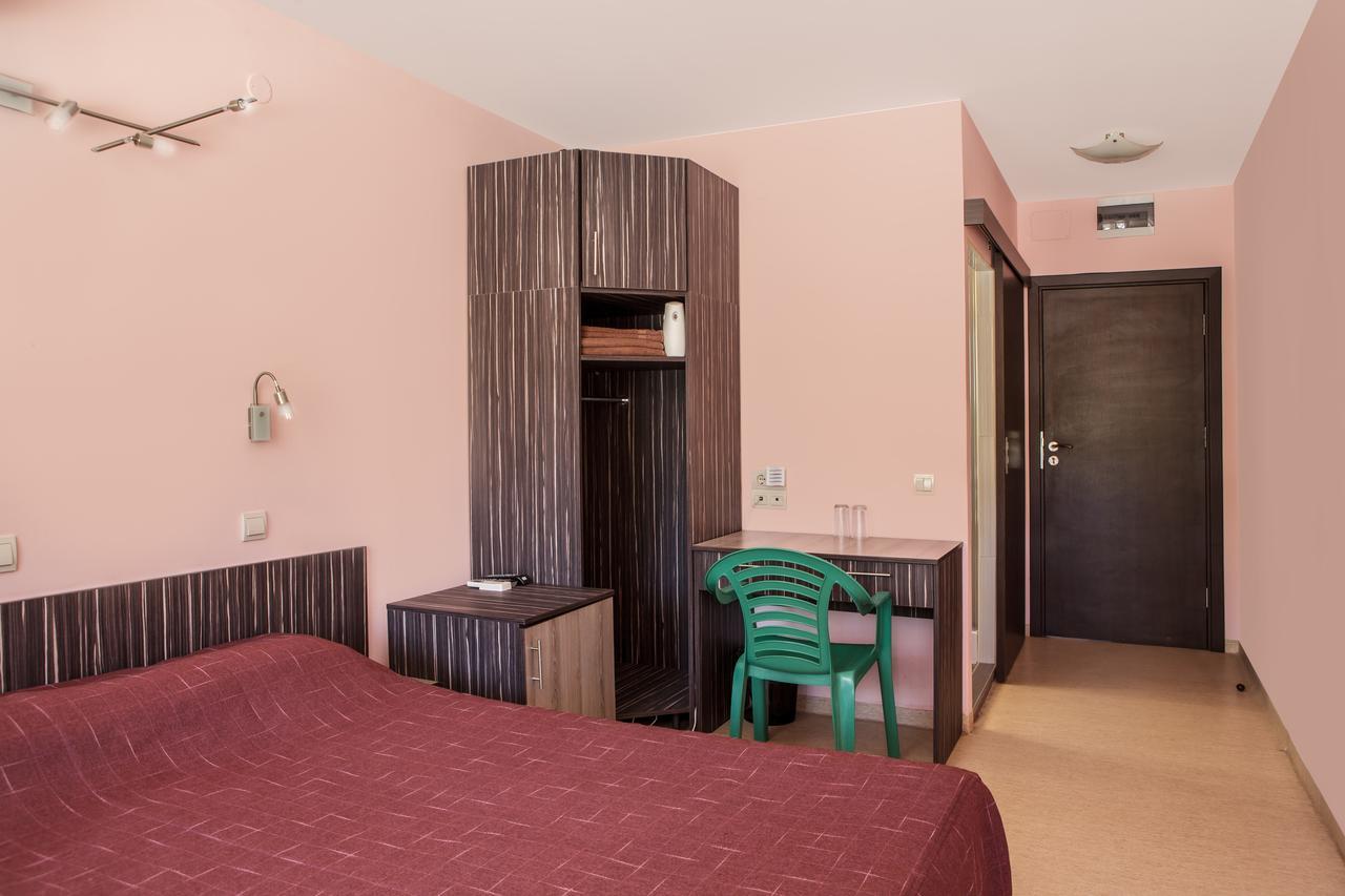 Family Hotel Kipra Экстерьер фото