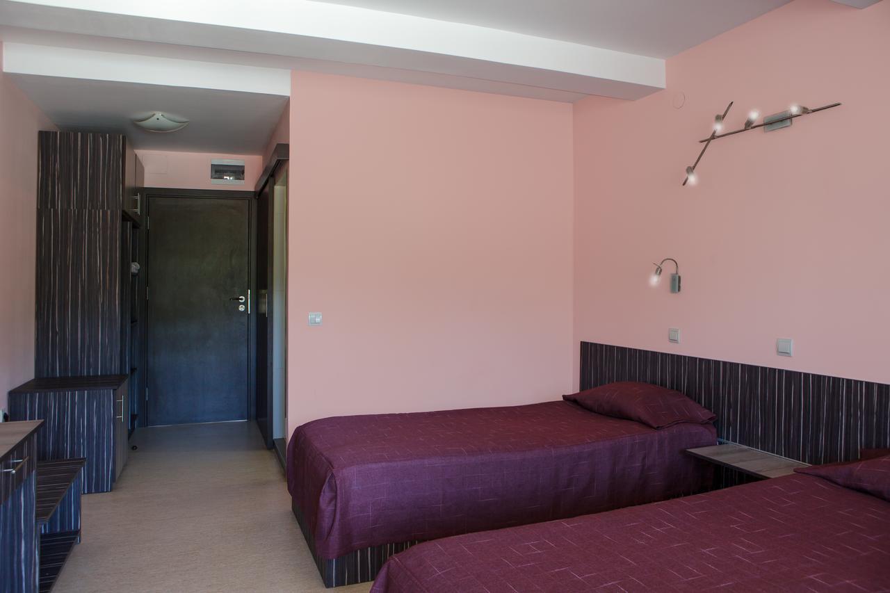 Family Hotel Kipra Экстерьер фото